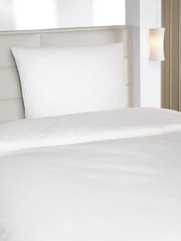 Damast-Bettwäsche weiß mit 2 mm-Feinstreifen und Hotelverschluß